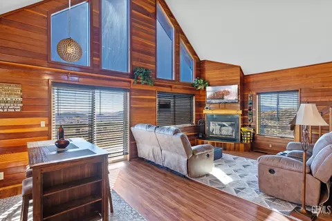 Living - 25781 Jacaranda Dr, Tehachapi, CA 93561 photo 1 of 3