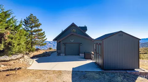 Exterior - 25781 Jacaranda Dr, Tehachapi, CA 93561 photo 7 of 12