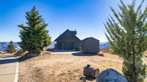 Exterior - 25781 Jacaranda Dr, Tehachapi, CA 93561 photo 8 of 12