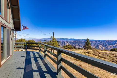 Exterior - 25781 Jacaranda Dr, Tehachapi, CA 93561 photo 5 of 12