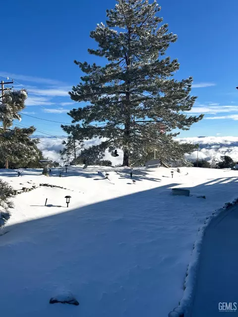 Exterior - 25781 Jacaranda Dr, Tehachapi, CA 93561 photo 2 of 12