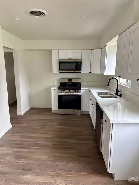 Kitchen - 260 Maple St, Shafter, CA 93263 photo 1 of 2