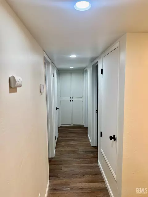 Entry Way - 260 Maple St, Shafter, CA 93263 photo 2 of 2