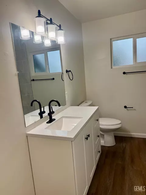 Bath - 260 Maple St, Shafter, CA 93263 photo 1 of 2
