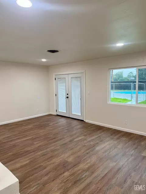 Living - 260 Maple St, Shafter, CA 93263 photo 3 of 3