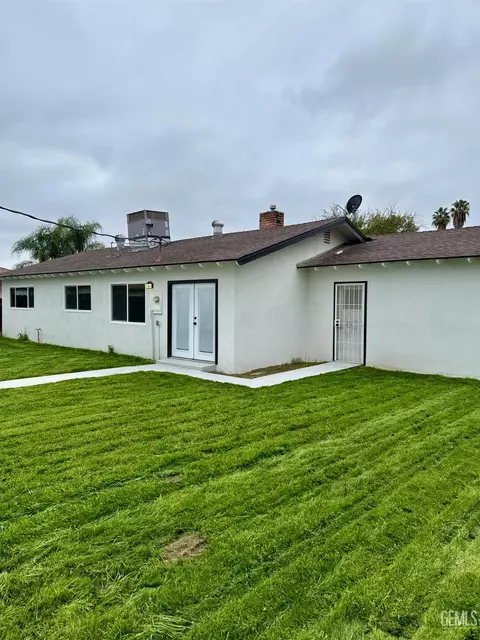 Exterior - 260 Maple St, Shafter, CA 93263 photo 2 of 4