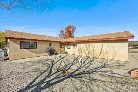 Exterior - 28200 Stallion Springs Dr, Tehachapi, CA 93561 photo 10 of 11