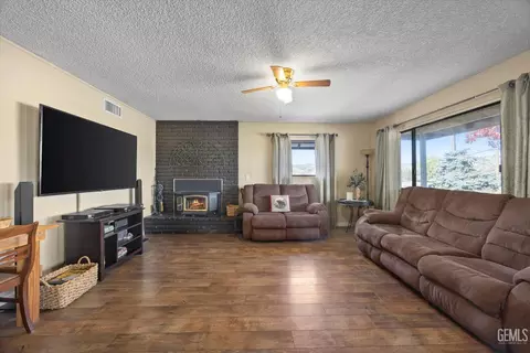 Other - 28200 Stallion Springs Dr, Tehachapi, CA 93561 photo 4 of 7