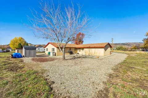 Exterior - 28200 Stallion Springs Dr, Tehachapi, CA 93561 photo 7 of 11