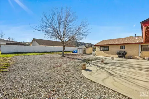 Exterior - 28200 Stallion Springs Dr, Tehachapi, CA 93561 photo 11 of 11