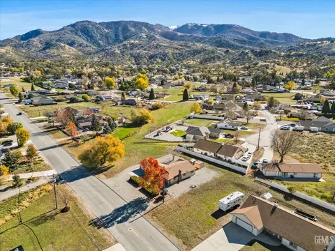 View/Area - 28200 Stallion Springs Dr, Tehachapi, CA 93561 photo 2 of 3