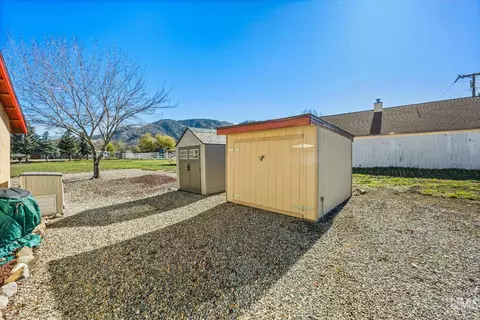 Exterior - 28200 Stallion Springs Dr, Tehachapi, CA 93561 photo 6 of 11