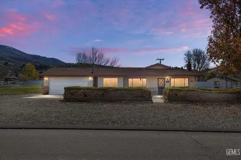 Exterior - 28200 Stallion Springs Dr, Tehachapi, CA 93561 photo 1 of 11
