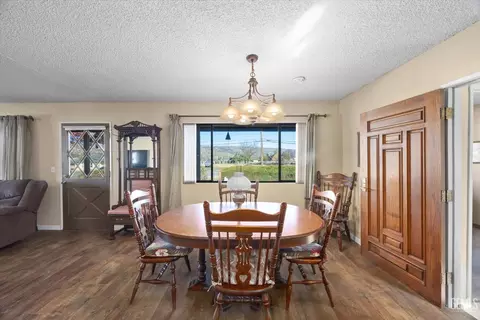 Dining - 28200 Stallion Springs Dr, Tehachapi, CA 93561 photo 3 of 3