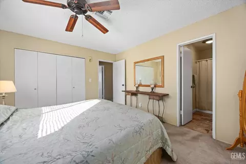 Bedroom - 28200 Stallion Springs Dr, Tehachapi, CA 93561 photo 4 of 6