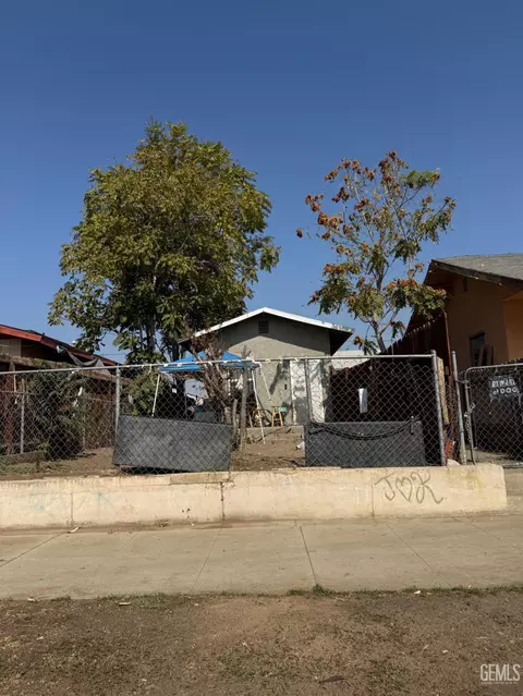 1030 E 19th St, Bakersfield, CA 93305