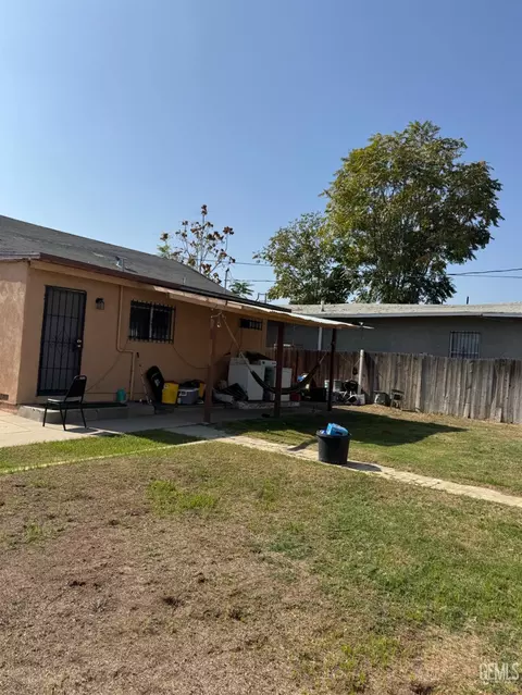 1032 E 19th St, Bakersfield, CA 93305 photo 2