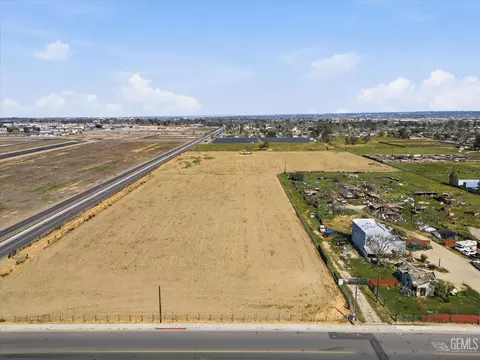 900 E Planz Rd, Bakersfield, CA 93307 photo 7
