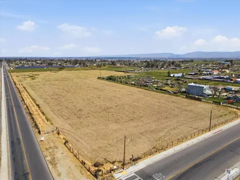 900 E Planz Rd, Bakersfield, CA 93307 photo 9