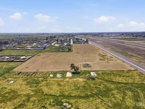 900 E Planz Rd, Bakersfield, CA 93307 photo 14