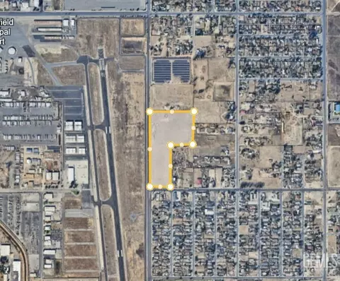 900 E Planz Rd, Bakersfield, CA 93307 photo 17