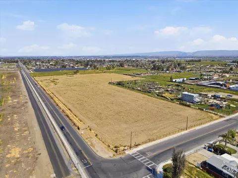 900 E Planz Rd, Bakersfield, CA 93307 photo 8