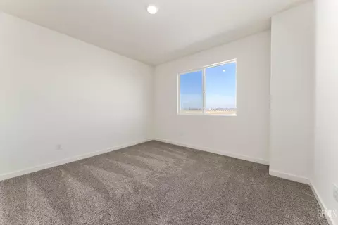 Bedroom - 7806 Grapefruit Dr, Bakersfield, CA 93313 photo 2 of 4