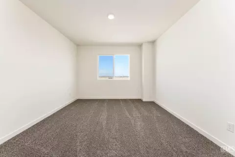 Bedroom - 7806 Grapefruit Dr, Bakersfield, CA 93313 photo 4 of 4
