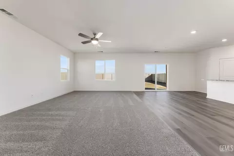 Living - 7806 Grapefruit Dr, Bakersfield, CA 93313 photo 1 of 1