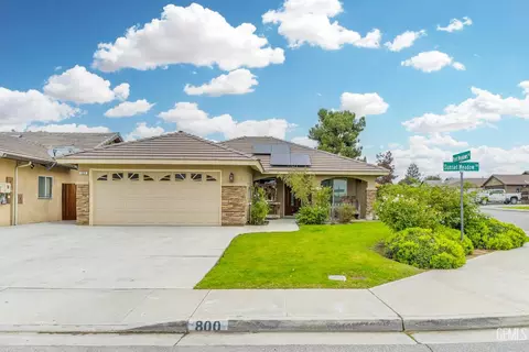 800 Sunset Meadow Ln, Bakersfield, CA 93308