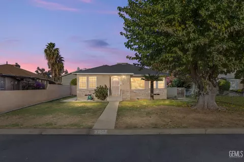 3028 Spruce St, Bakersfield, CA 93301