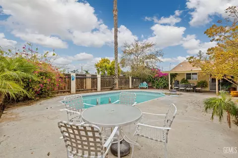Exterior - 600 Sunset Ln, Taft, CA 93268 photo 5 of 6