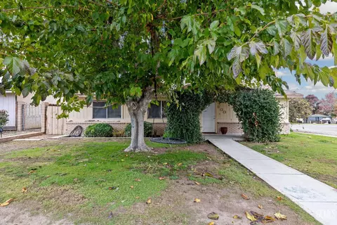 Exterior - 600 Sunset Ln, Taft, CA 93268 photo 2 of 6