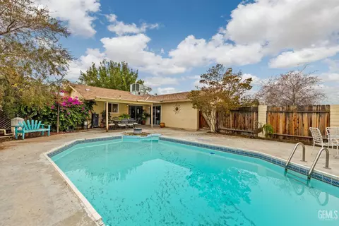 Exterior - 600 Sunset Ln, Taft, CA 93268 photo 4 of 6