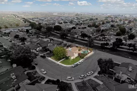 View/Area - 600 Sunset Ln, Taft, CA 93268 photo 3 of 9