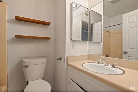Bath - 600 Sunset Ln, Taft, CA 93268 photo 2 of 2