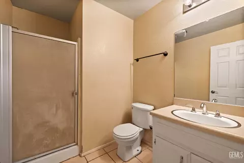 Bath - 600 Sunset Ln, Taft, CA 93268 photo 1 of 2