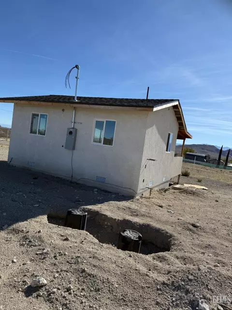 45849 E 185th St, Lancaster, CA 93535 photo 2