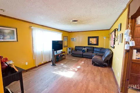 Living - 18695 Beech Ave, Shafter, CA 93263 photo 1 of 1