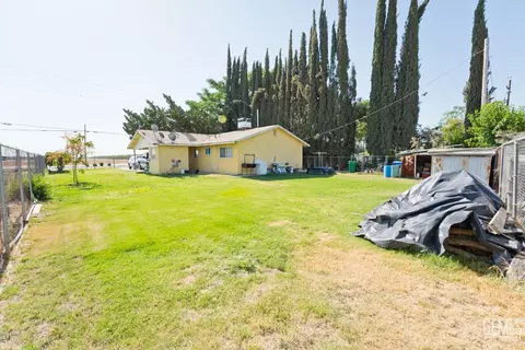 Exterior - 18695 Beech Ave, Shafter, CA 93263 photo 3 of 4