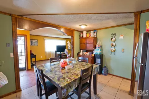 Dining - 18695 Beech Ave, Shafter, CA 93263 photo 1 of 1