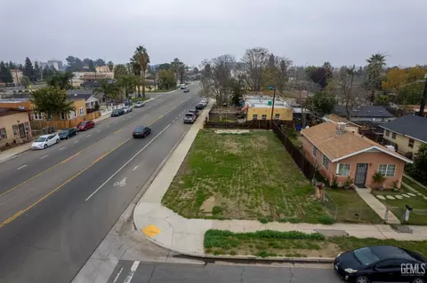 830 9th St, Bakersfield, CA 93304