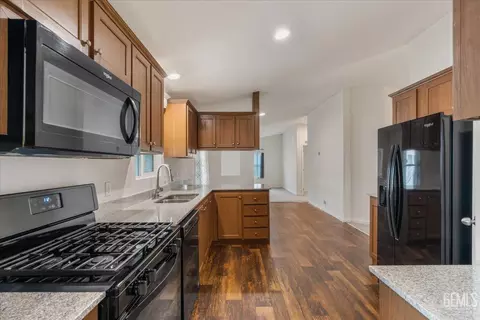 232 Vivian St, Bakersfield, CA 93308