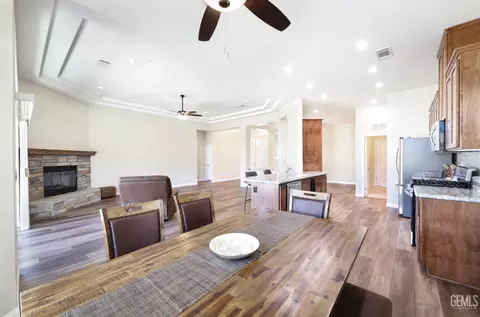 Dining - 22621 Pam Ct, Tehachapi, CA 93561 photo 2 of 2