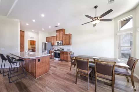 Dining - 22621 Pam Ct, Tehachapi, CA 93561 photo 1 of 2