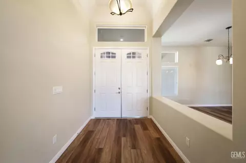 Entry Way - 22621 Pam Ct, Tehachapi, CA 93561 photo 3 of 3