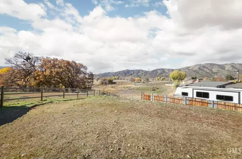 Exterior - 22621 Pam Ct, Tehachapi, CA 93561 photo 5 of 5