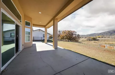 Exterior - 22621 Pam Ct, Tehachapi, CA 93561 photo 4 of 5