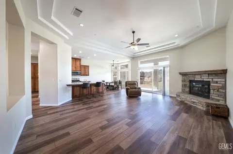 Living - 22621 Pam Ct, Tehachapi, CA 93561 photo 2 of 2