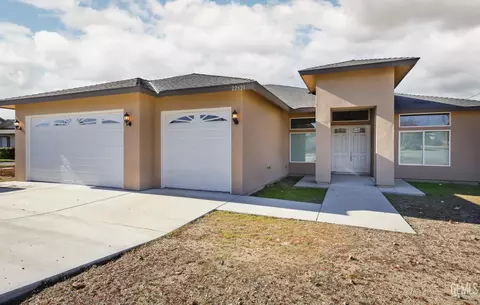 Exterior - 22621 Pam Ct, Tehachapi, CA 93561 photo 2 of 5